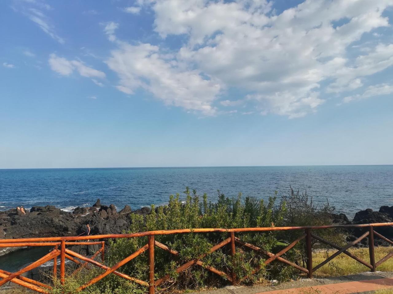 B&B La Spiaggetta Di Stazzo Ачиреале Екстериор снимка